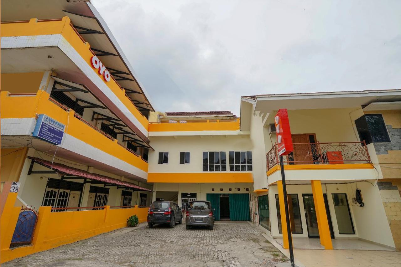 Oyo 2025 Wisma Musdalifa Palembang Buitenkant foto