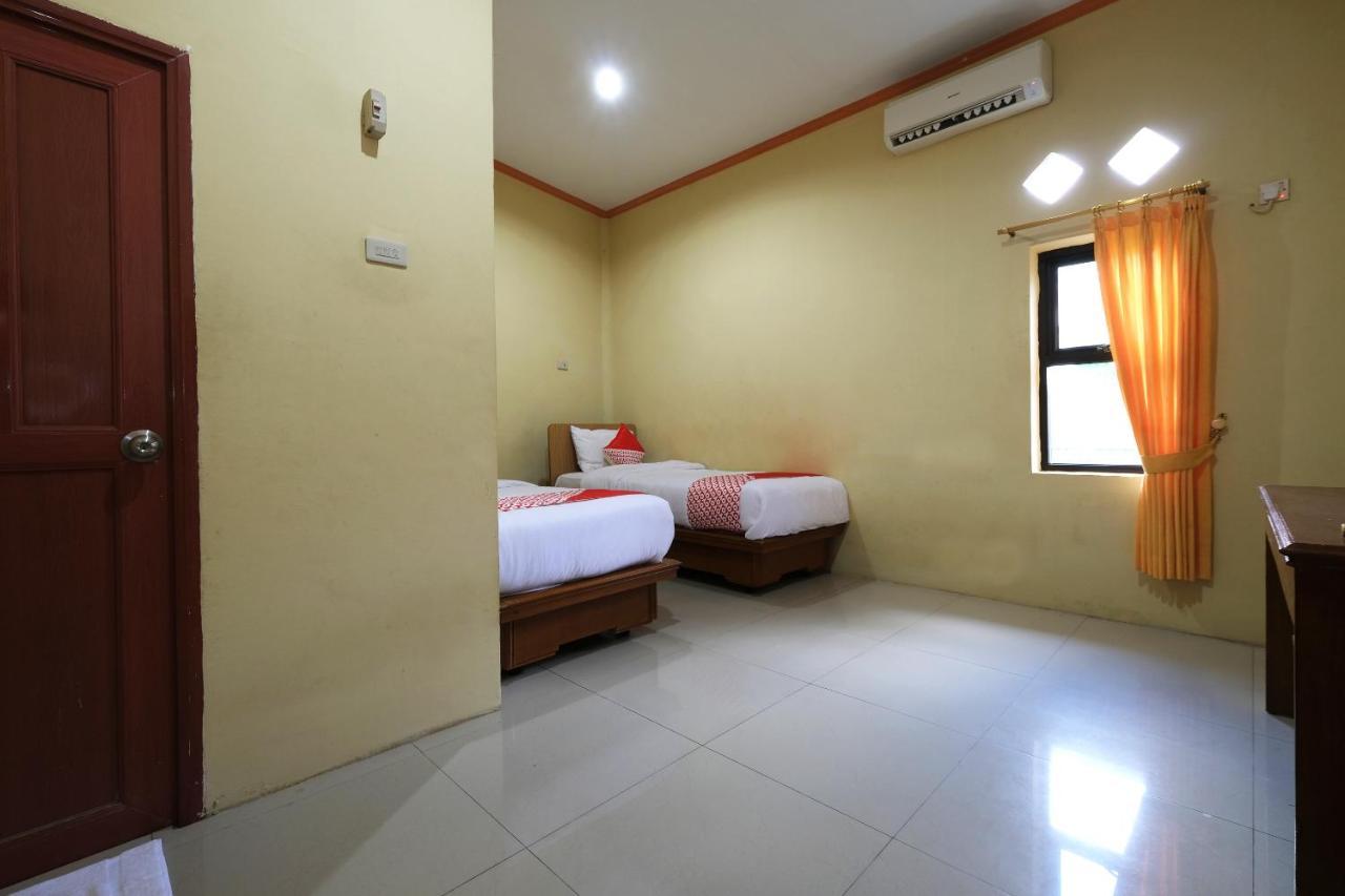 Oyo 2025 Wisma Musdalifa Palembang Buitenkant foto
