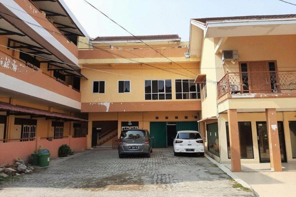 Oyo 2025 Wisma Musdalifa Palembang Buitenkant foto
